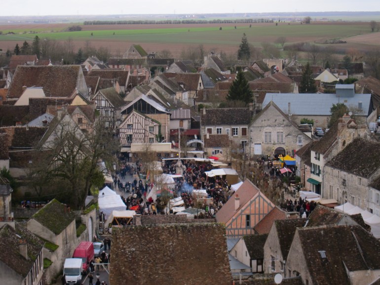 中世紀重鎮 位處巴黎東南方90公里遠的 Provins 普羅曼,是11至13世紀時香檳地區的商業重鎮,以累積中世紀繁華的遺產而聞名,其中古市集城更於2001年登錄聯合國教科文組世界文化遺產,每年最人山人活必數六月的中世紀祭!照片攝於凱撤塔上,塔上可俯瞰這個老城的風光,也是到普羅曼必造訪的景點呢!